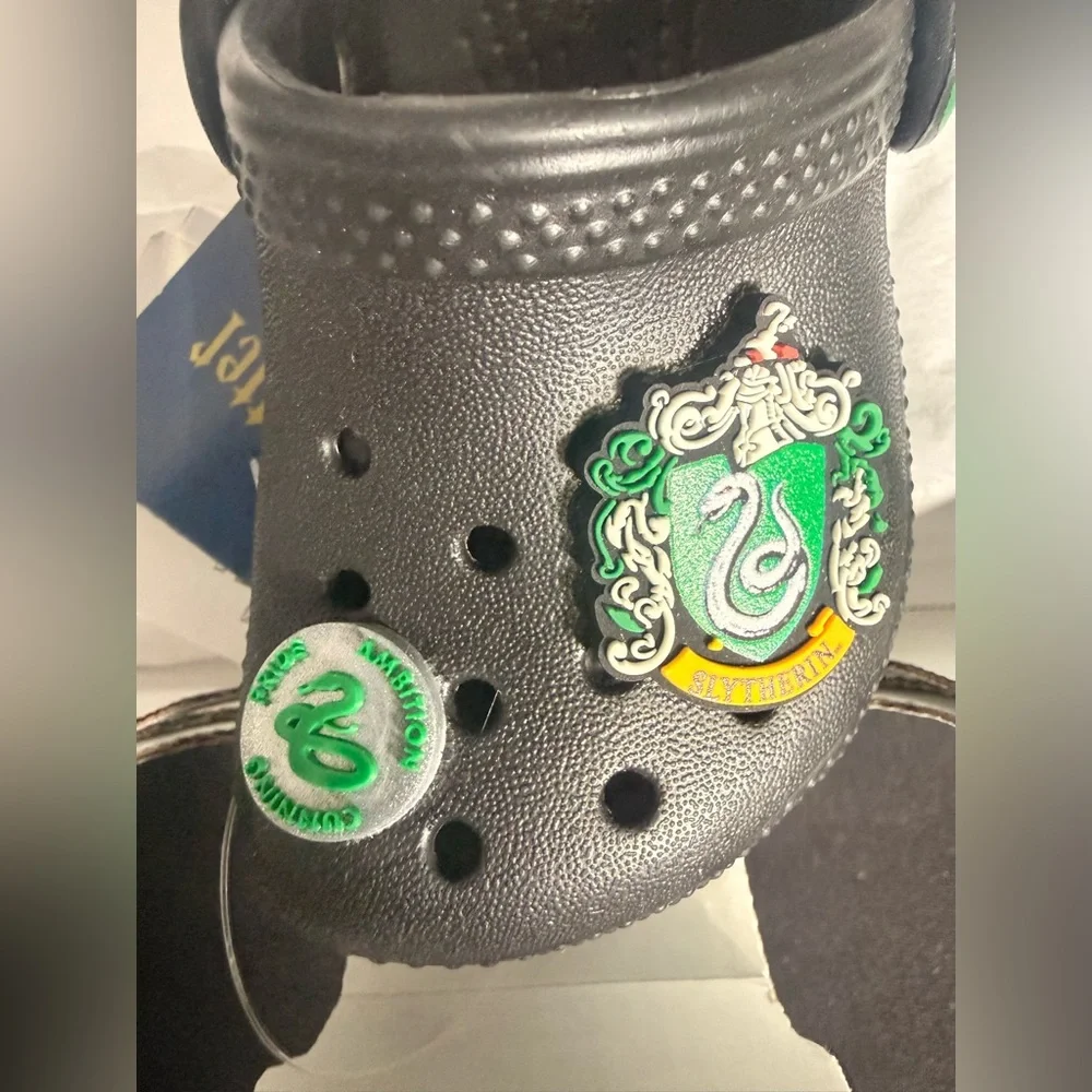 Harry Potter Little Kids Black Crocs with Green Accents Size 4 NEW